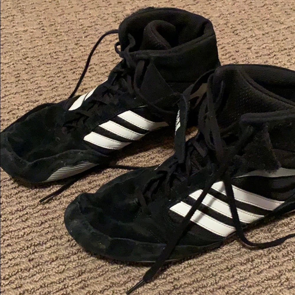 Wrestling shoes